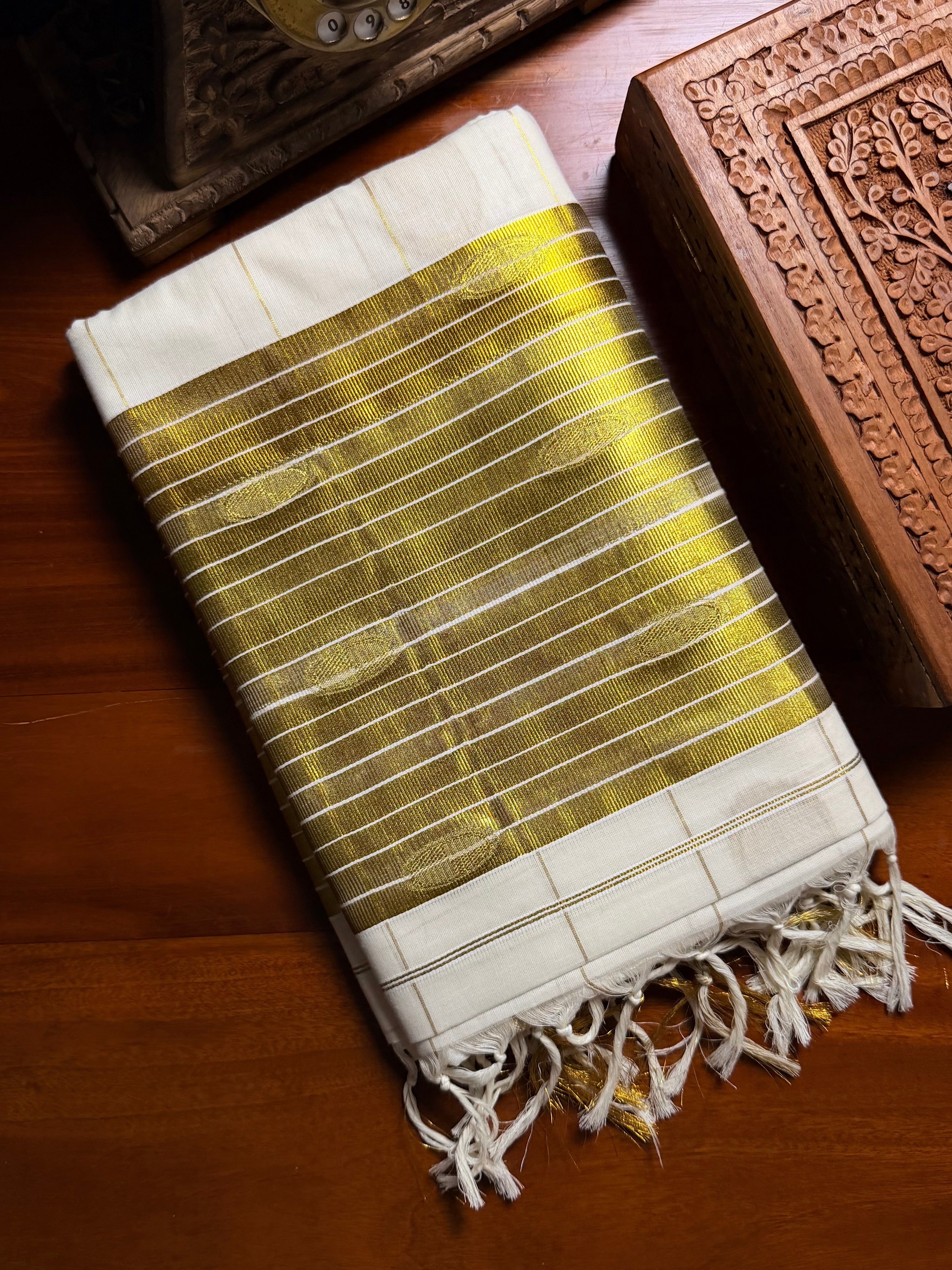 Kerala Traditional Polka Dot Set Saree