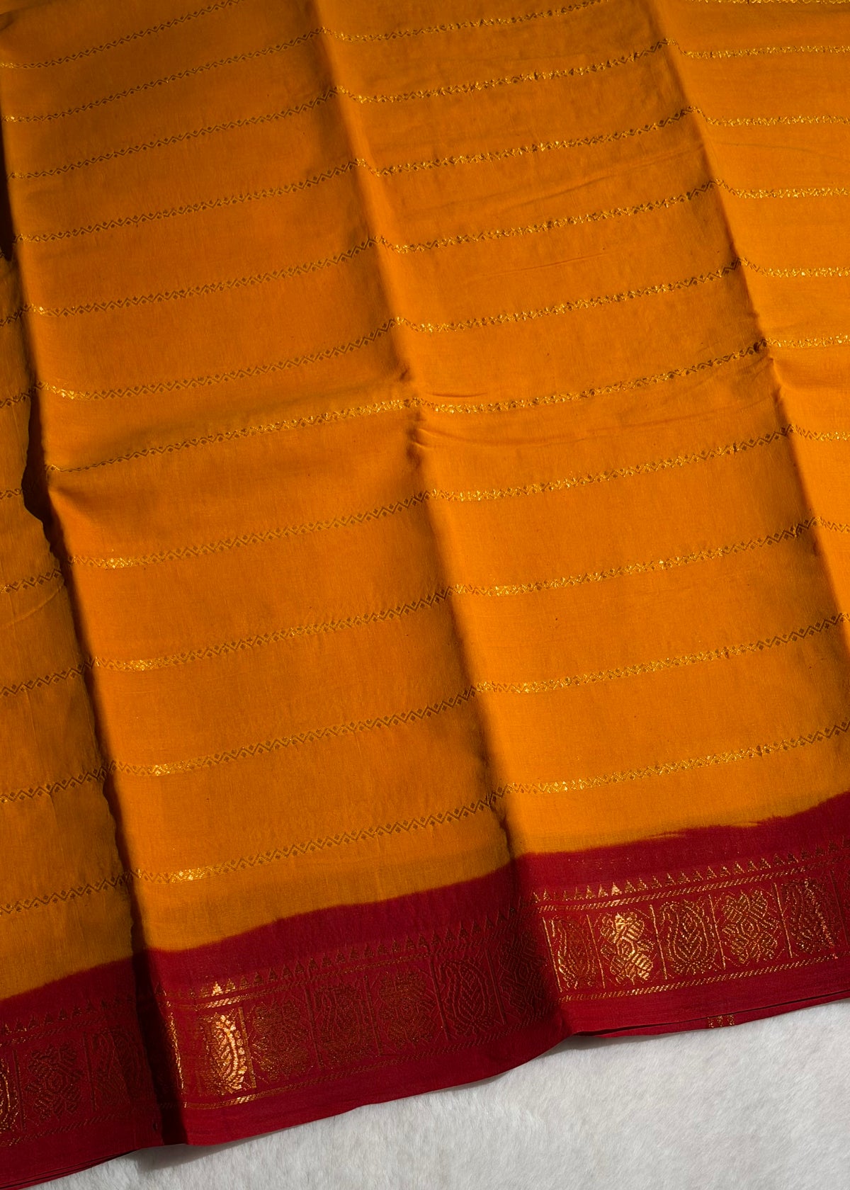 Traditional Madurai Sungudi Cotton Saree With Blouse Piece