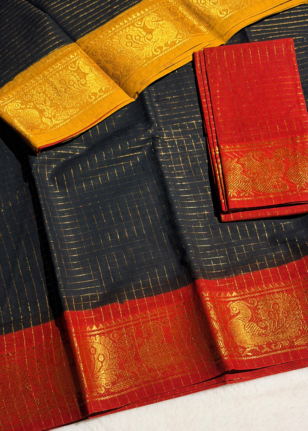 Traditional Ganga Jamuna Madurai Sungudi Cotton Saree With Blouse Piece
