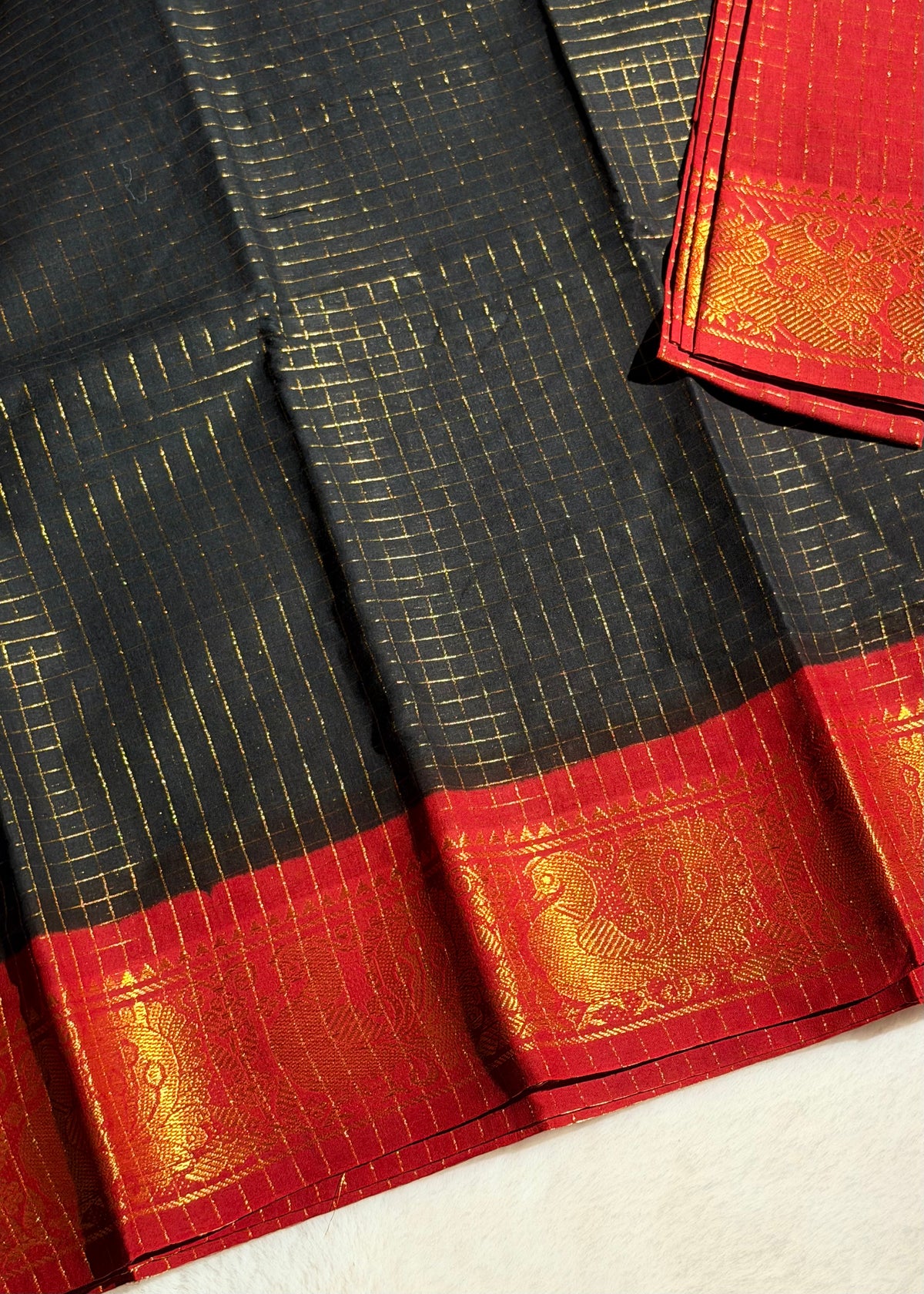 Traditional Ganga Jamuna Madurai Sungudi Cotton Saree With Blouse Piece