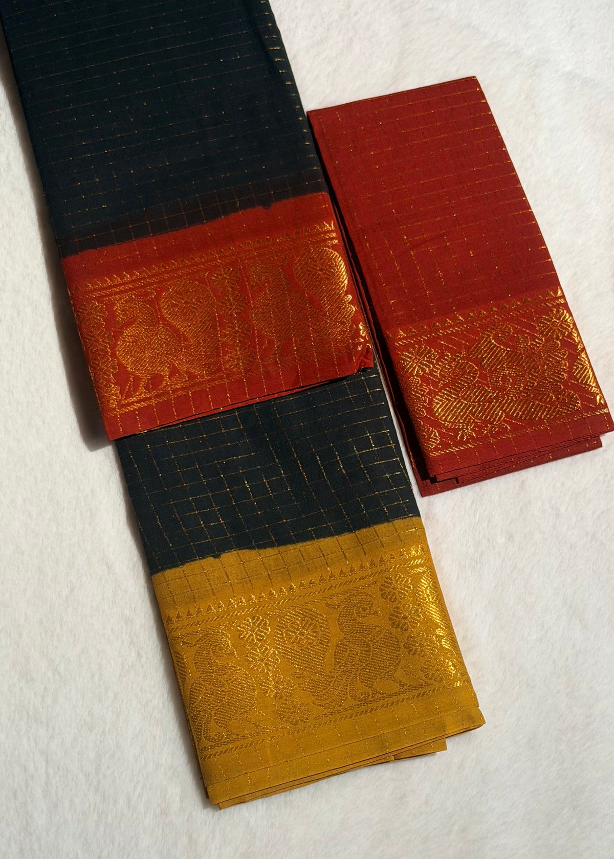 Traditional Ganga Jamuna Madurai Sungudi Cotton Saree With Blouse Piece
