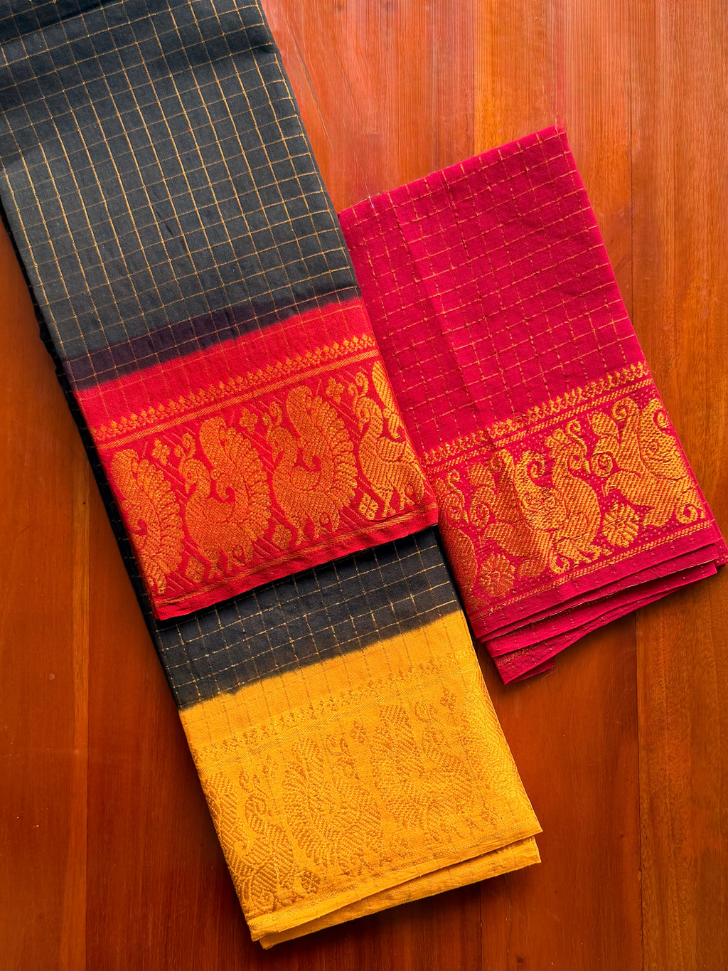 Traditional Madurai Sungudi Cotton Saree with Blouse Piece