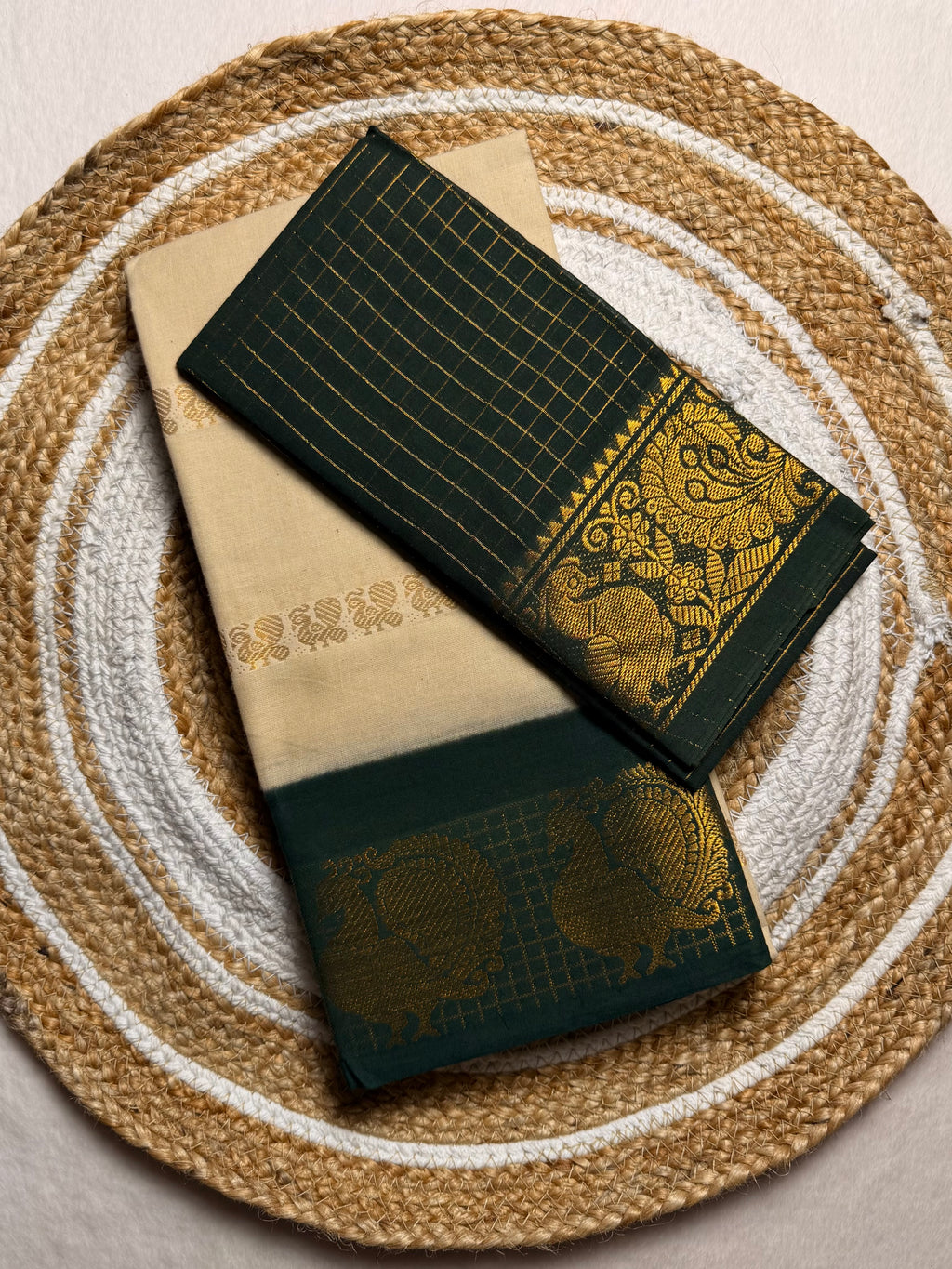 Traditional Madurai Sungudi Cotton Saree with Blouse Piece