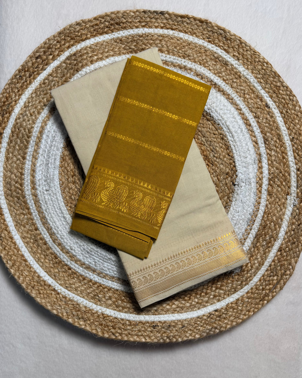 Traditional Madurai Sungudi Cotton Saree with Blouse Piece