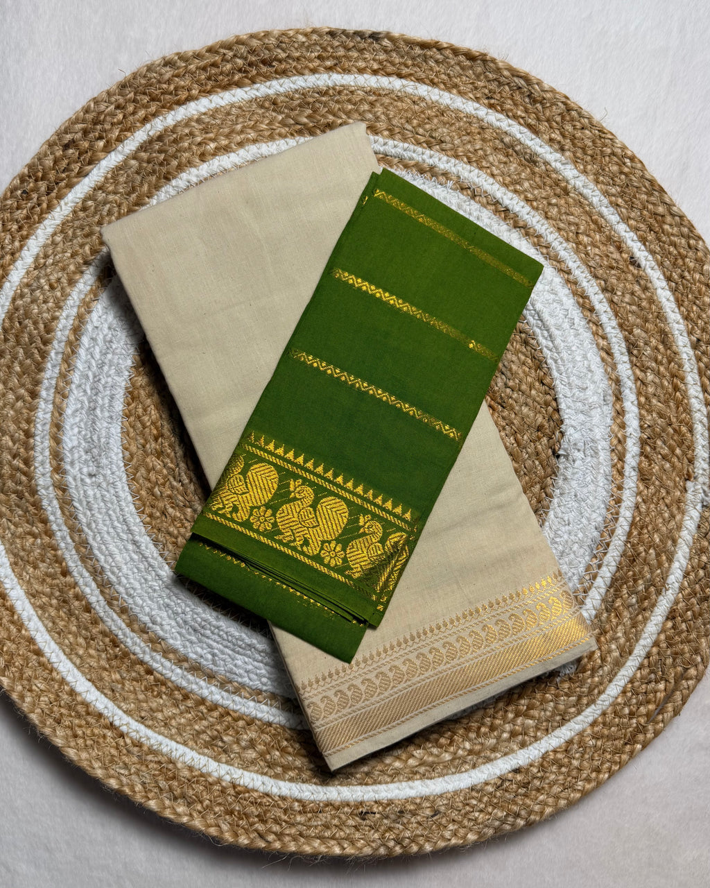 Traditional Madurai Sungudi Cotton Saree with Blouse Piece