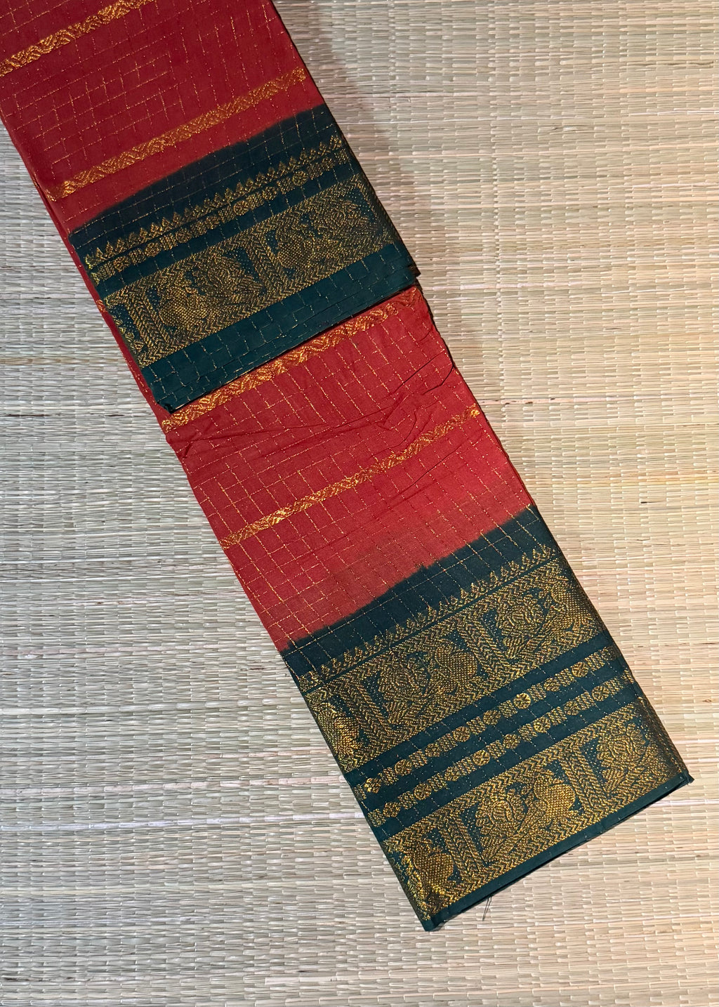 Traditional Madurai Sungudi Cotton Saree with Blouse Piece