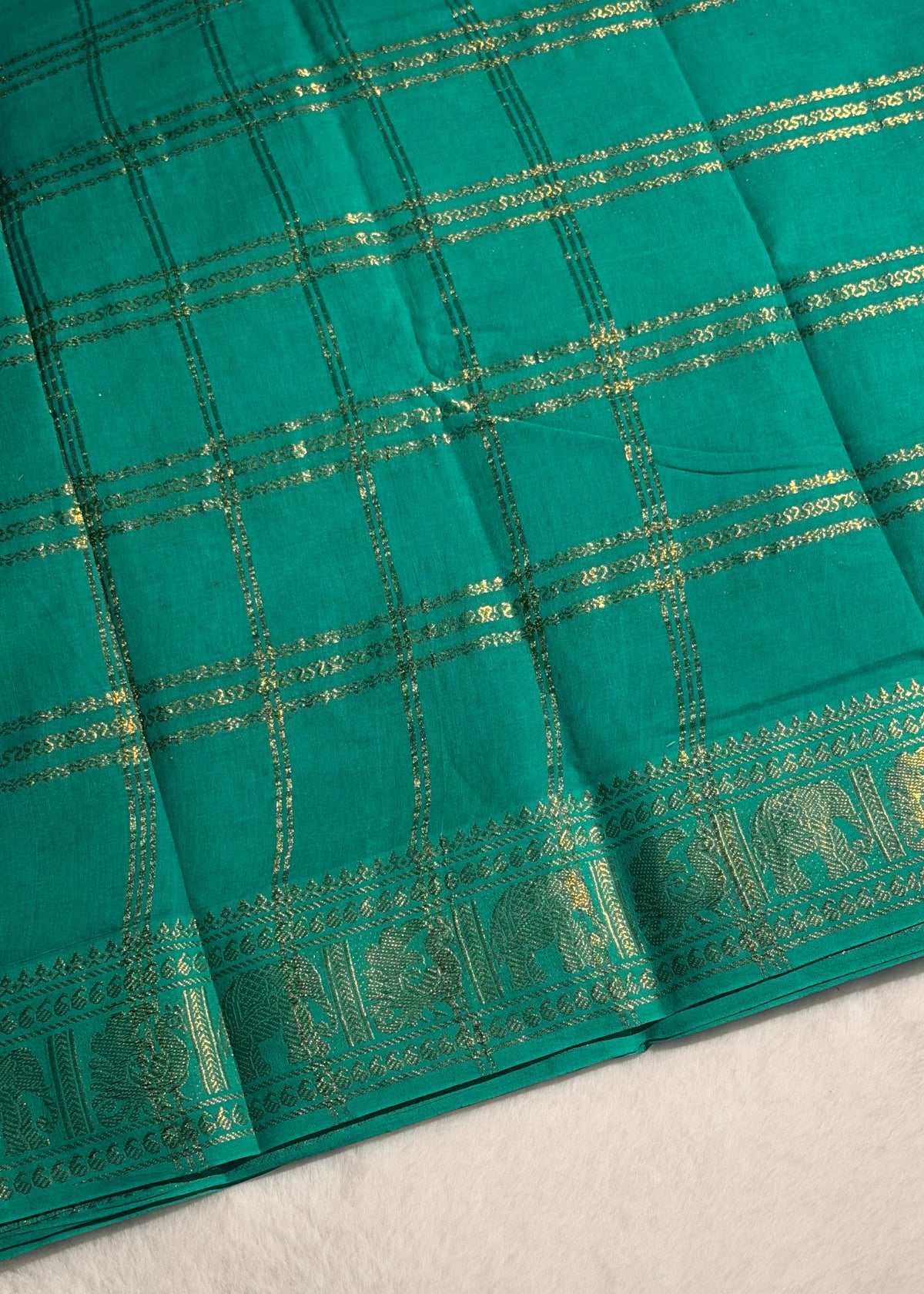 Traditional Madurai Sungudi Cotton Saree With Blouse Piece